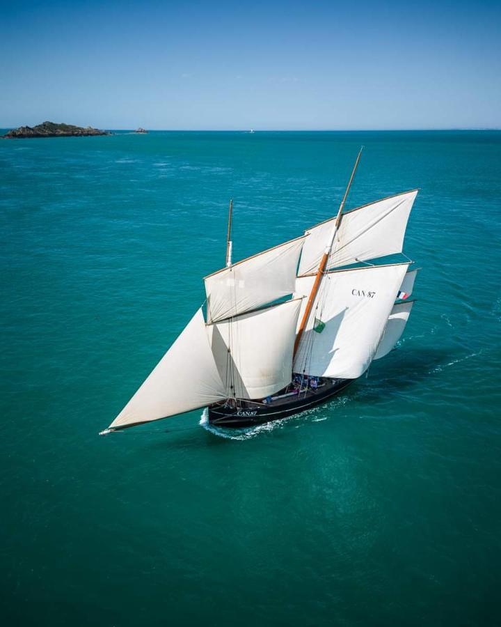Belle Brise Lägenhet Cancale Exteriör bild